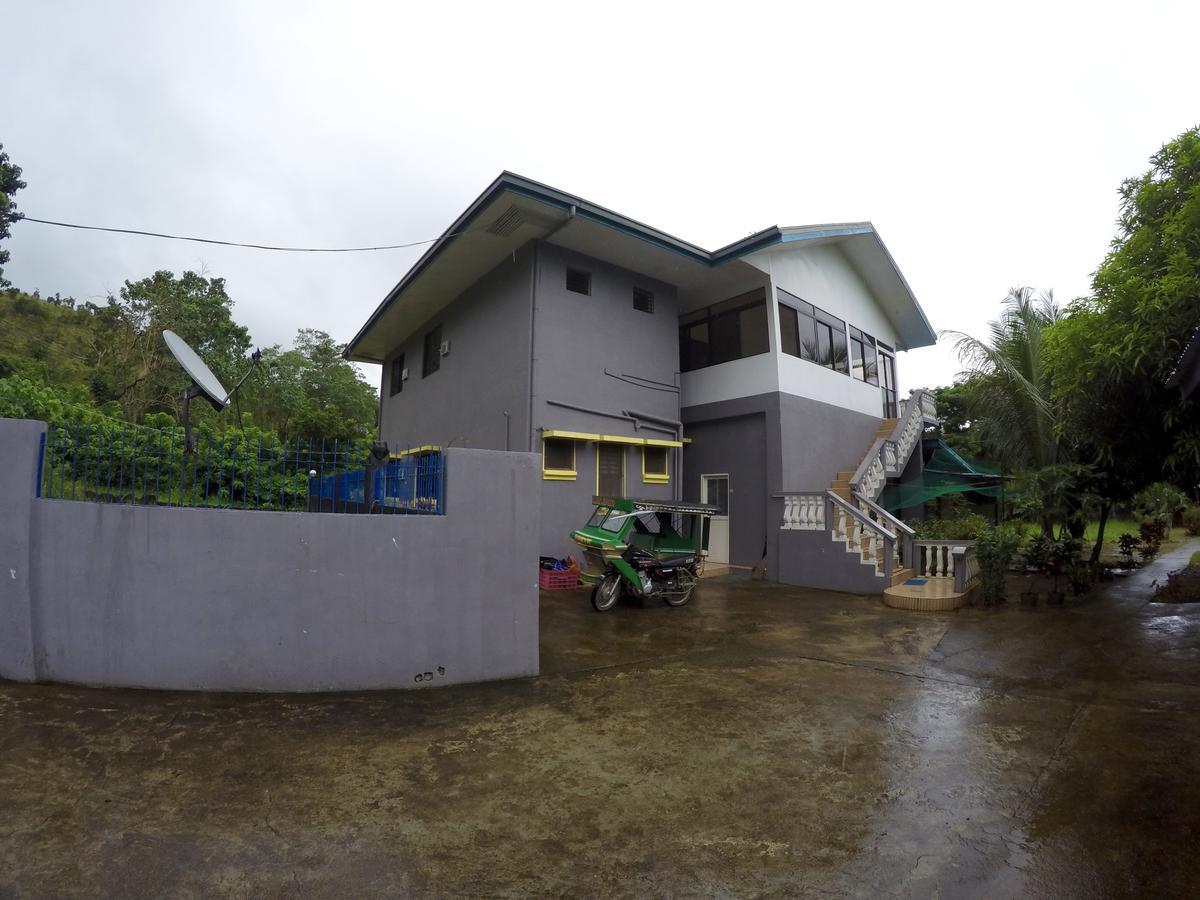 Fat Monkey Hostel Coron Exterior photo