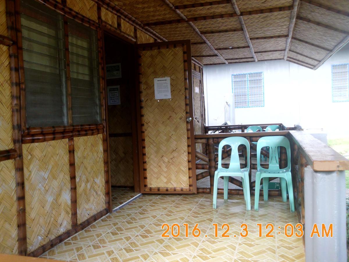 Fat Monkey Hostel Coron Exterior photo