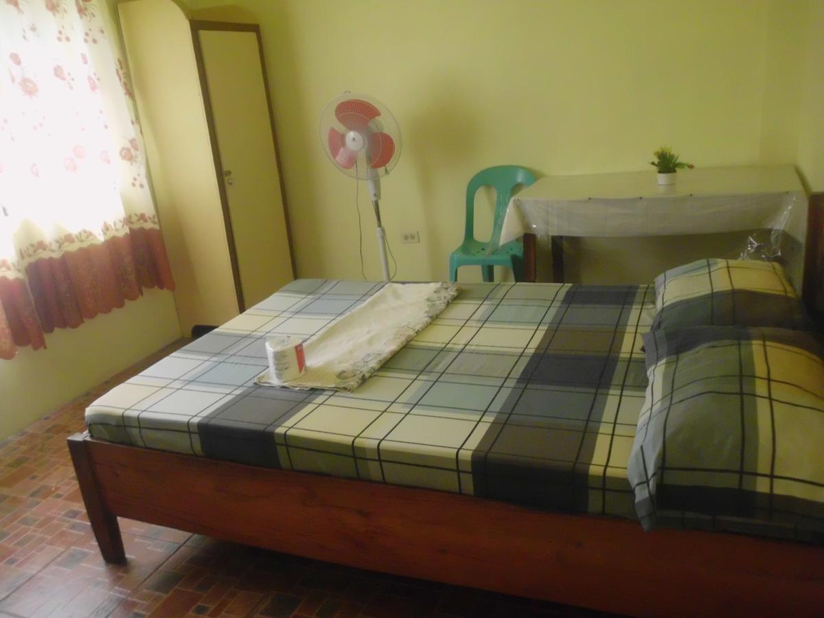 Fat Monkey Hostel Coron Exterior photo