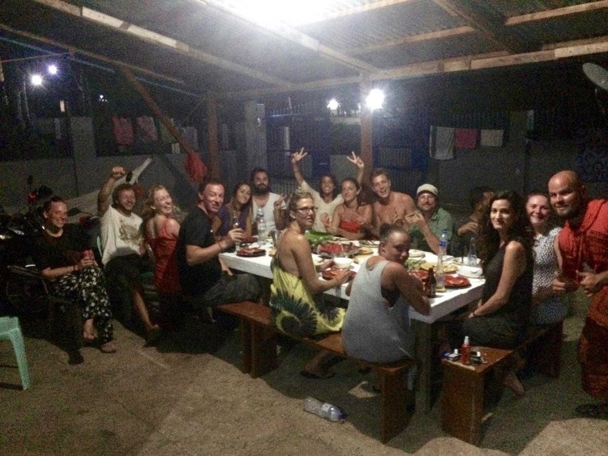 Fat Monkey Hostel Coron Exterior photo