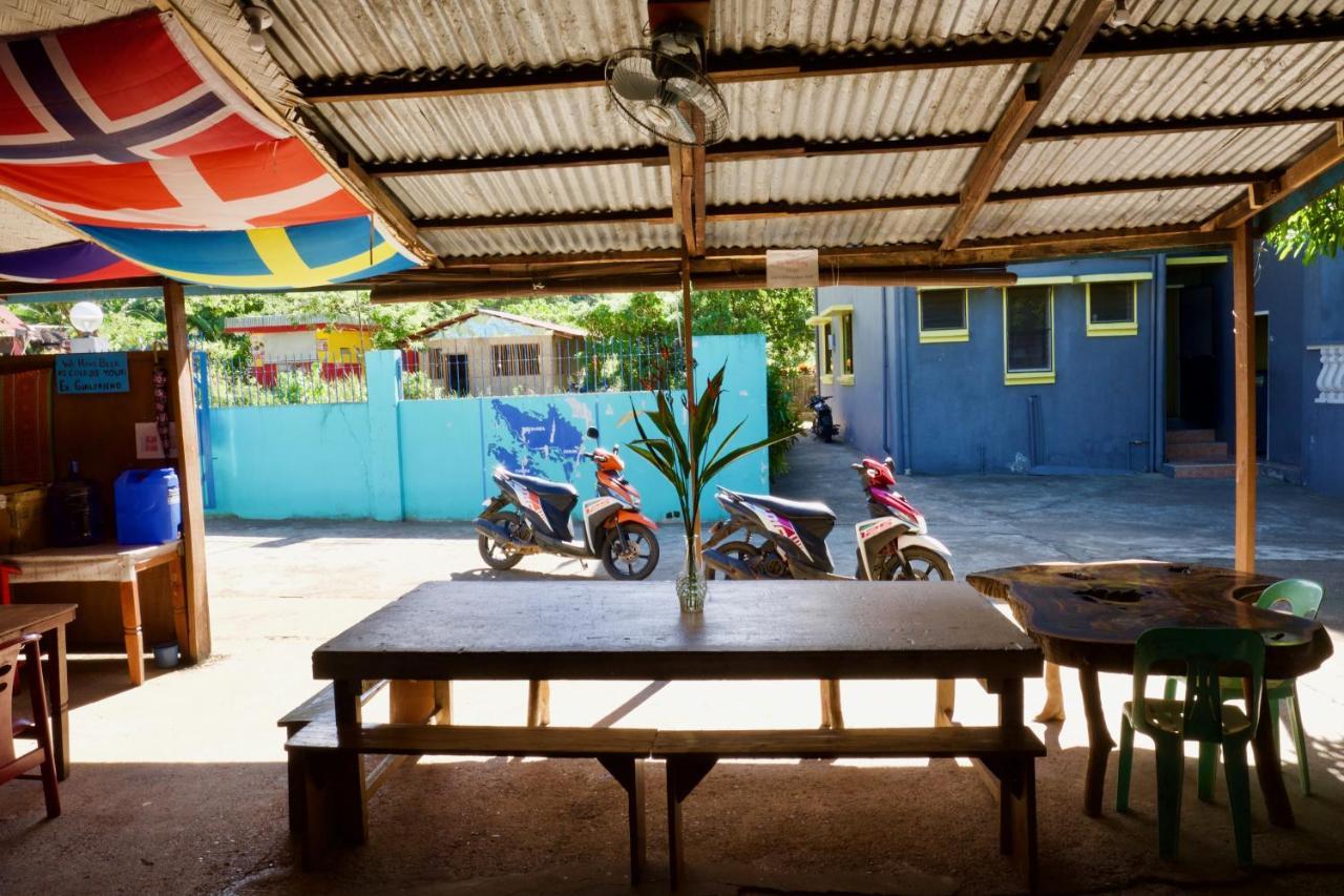 Fat Monkey Hostel Coron Exterior photo